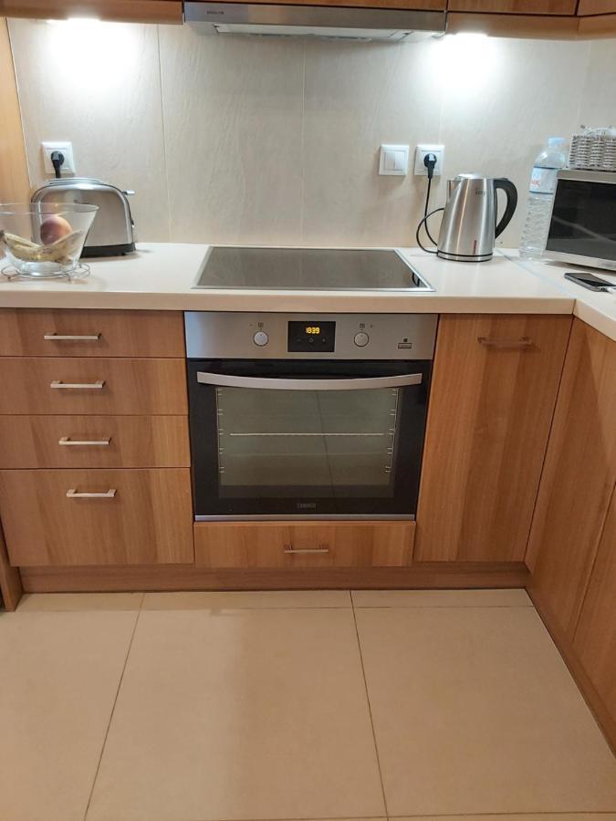 Apartment Lilly, Apartment With Communal Pool, 10 Meters From Sea Sami  Exterior photo