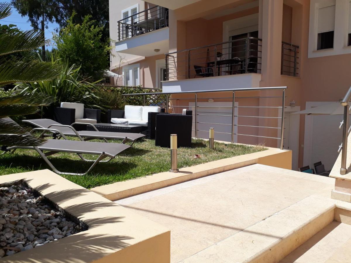 Apartment Lilly, Apartment With Communal Pool, 10 Meters From Sea Sami  Exterior photo