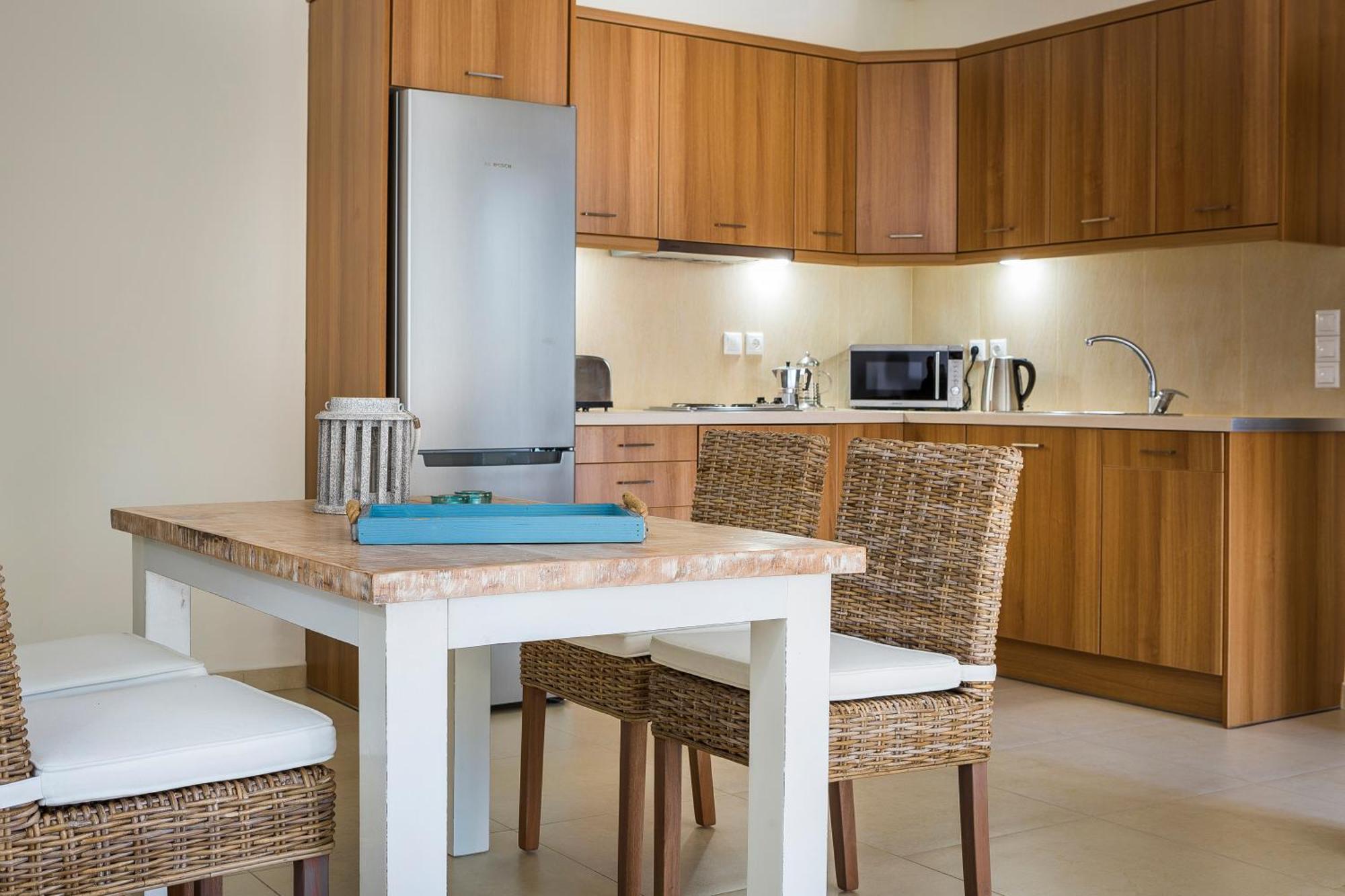 Apartment Lilly, Apartment With Communal Pool, 10 Meters From Sea Sami  Exterior photo
