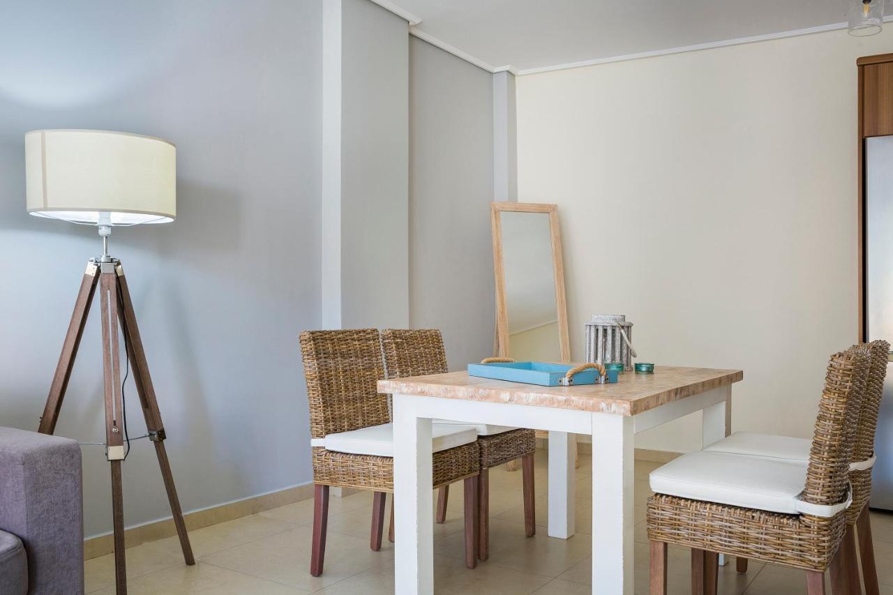 Apartment Lilly, Apartment With Communal Pool, 10 Meters From Sea Sami  Exterior photo